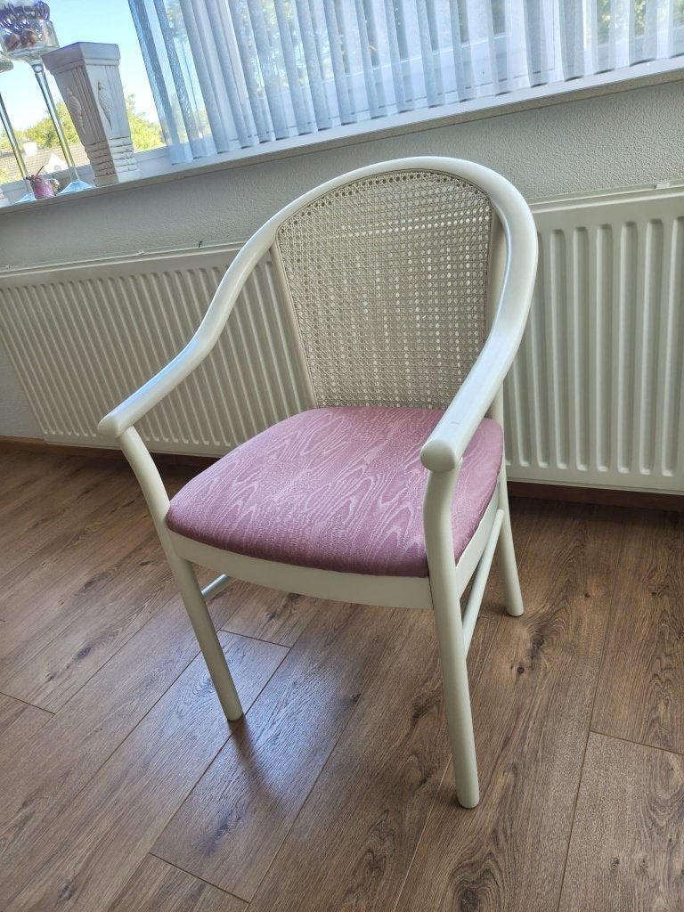 Vintage stoel met rotan rugleuning en roze zitting, Ophalen