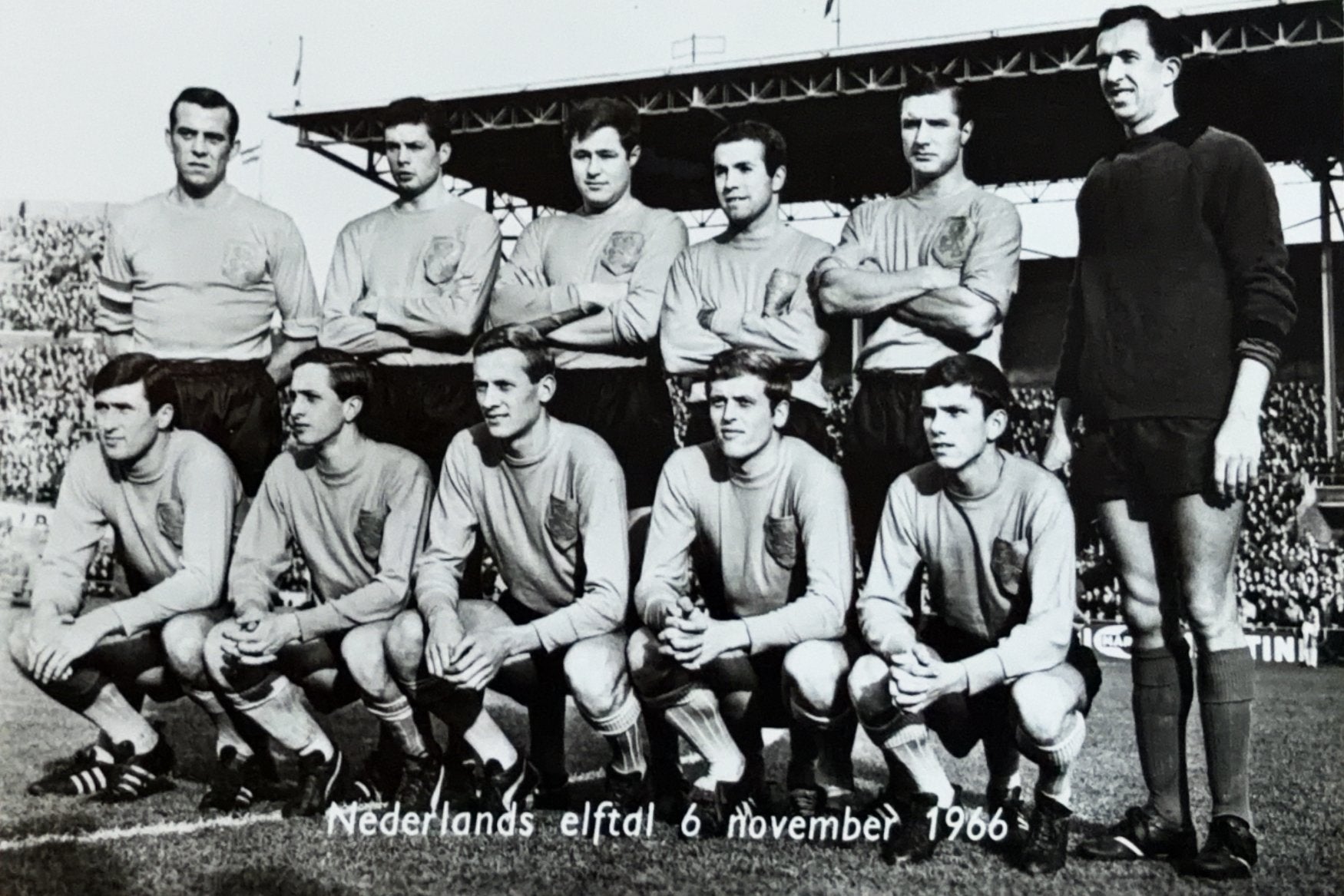 Elftalkaart Nederlands Elftal - 1966 - Johan Cruyff, Verzamelen, Sportartikelen en Voetbal, Ophalen of Verzenden, Zo goed als nieuw
