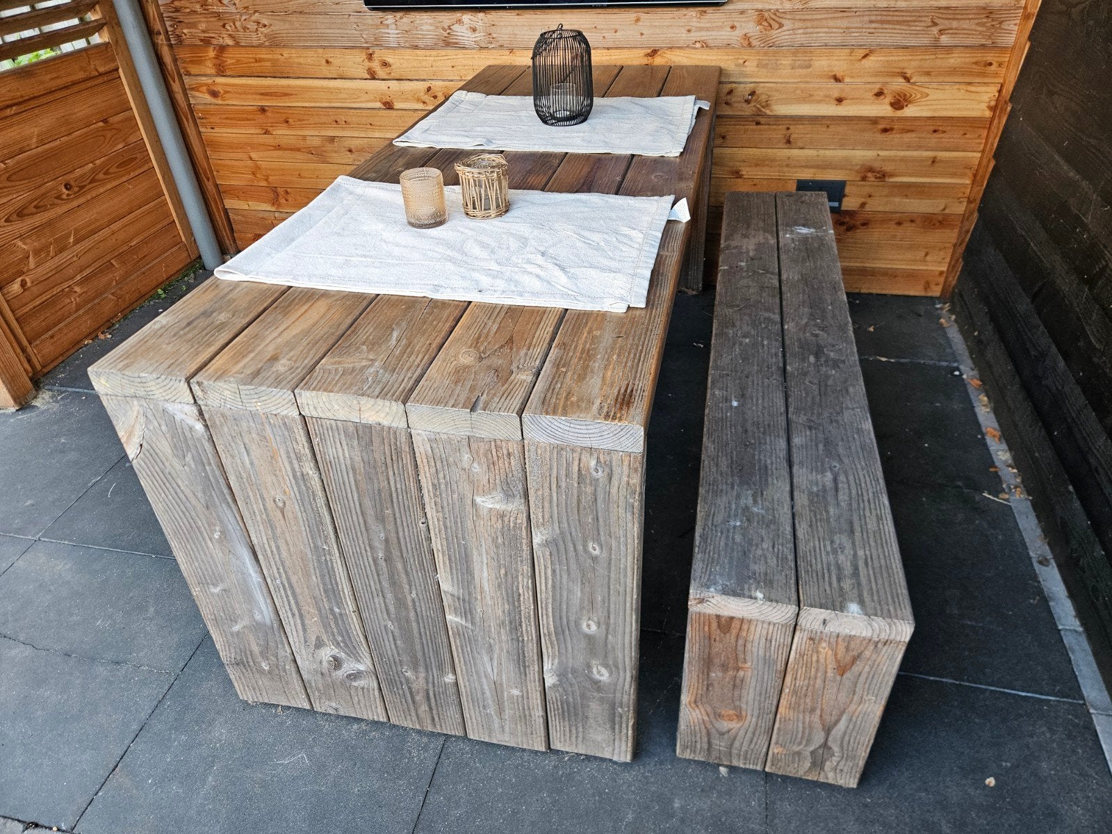Robuuste houten tuintafel met bank en krukjes, Ophalen, Gebruikt, Rechthoekig, Hout