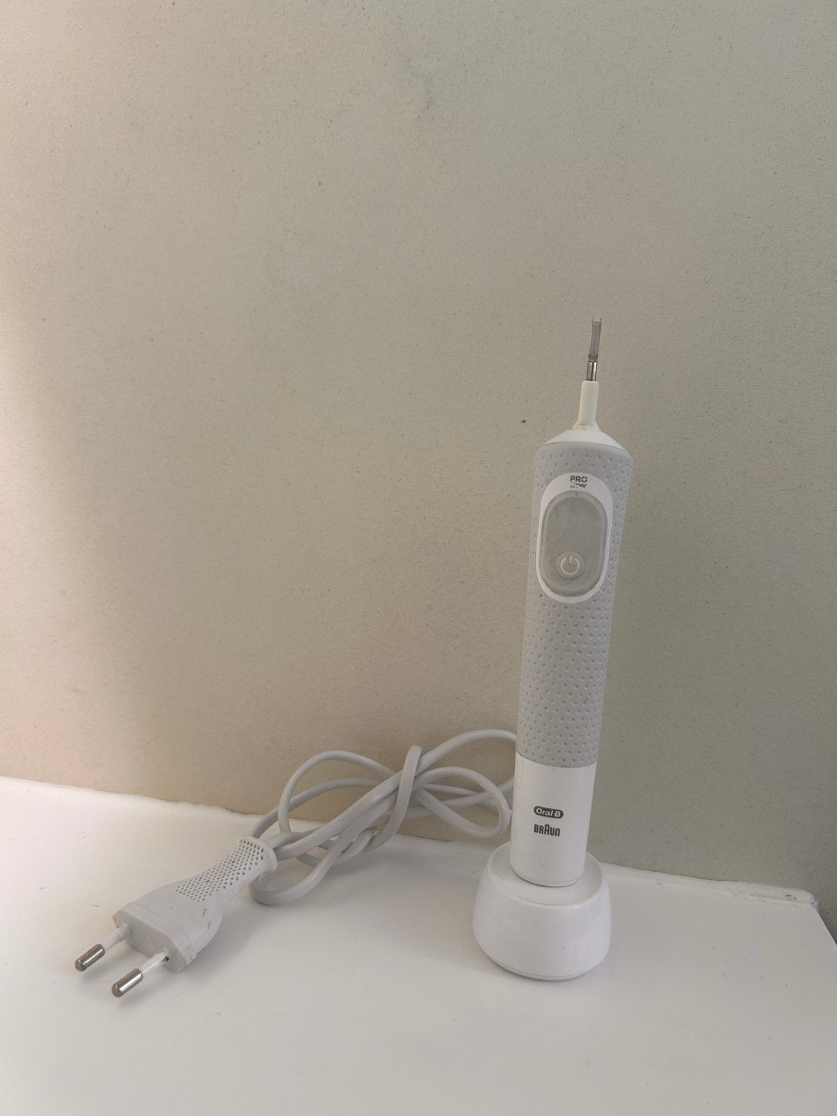 Oral-B PRO 100 Elektrische Tandenborstel met Oplader, Ophalen of Verzenden, Gebruikt, Mondverzorging