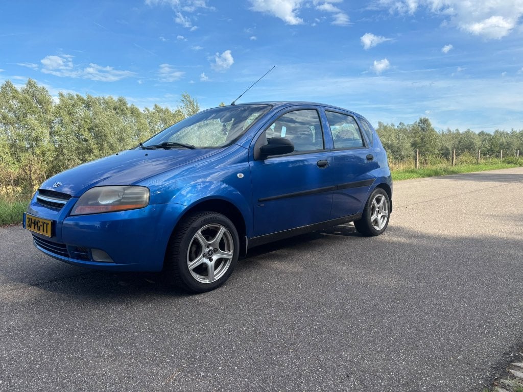 Daewoo Kalos 1.4 2004 Blauw, Auto's, Stof, 40 €/maand, 4 cilinders, Origineel Nederlands