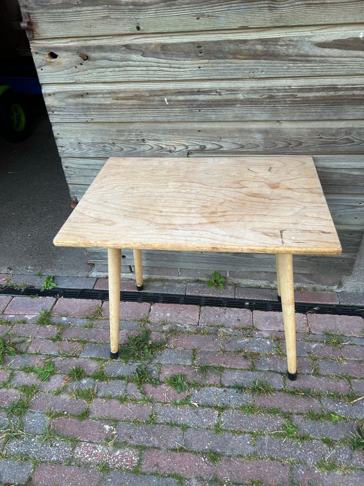 Leuk vintage oud kleutertafel schooltafel met schuine poten, Ophalen, Huis en Inrichting