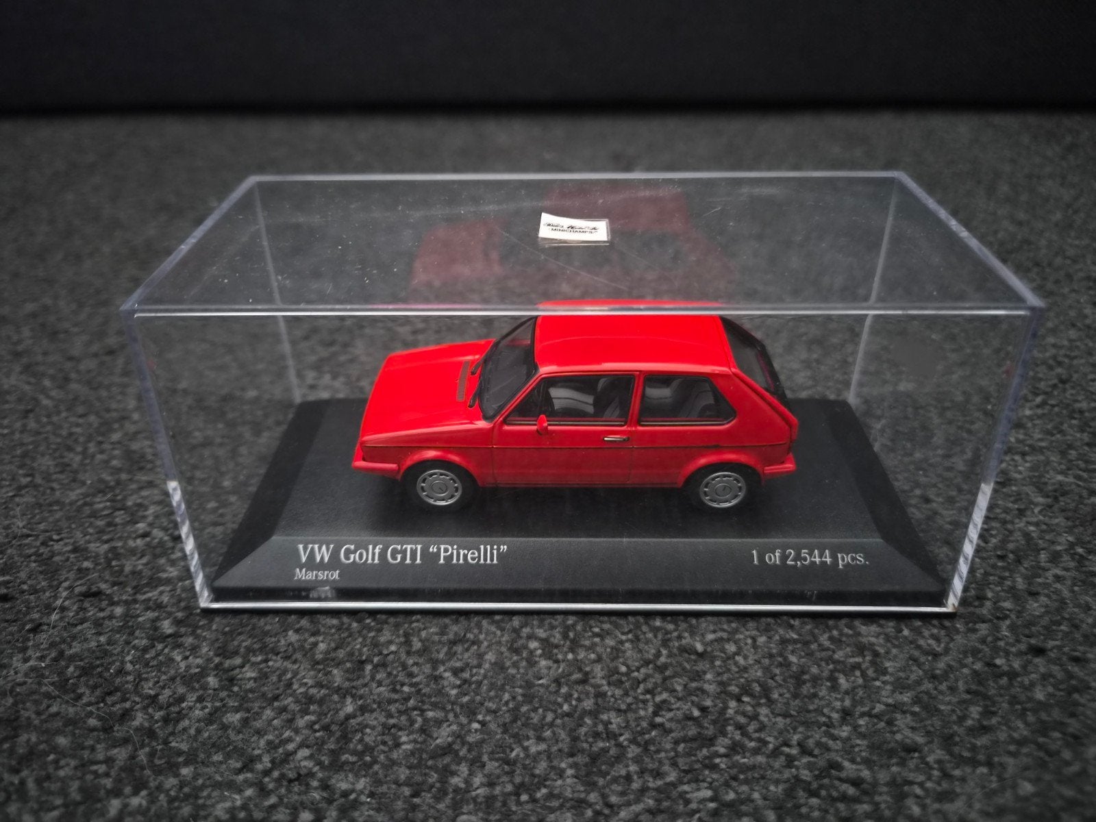 1:43 Volkswagen Golf MK1 Pirelli Minichamps, Ophalen of Verzenden, Zo goed als nieuw, Auto, MiniChamps