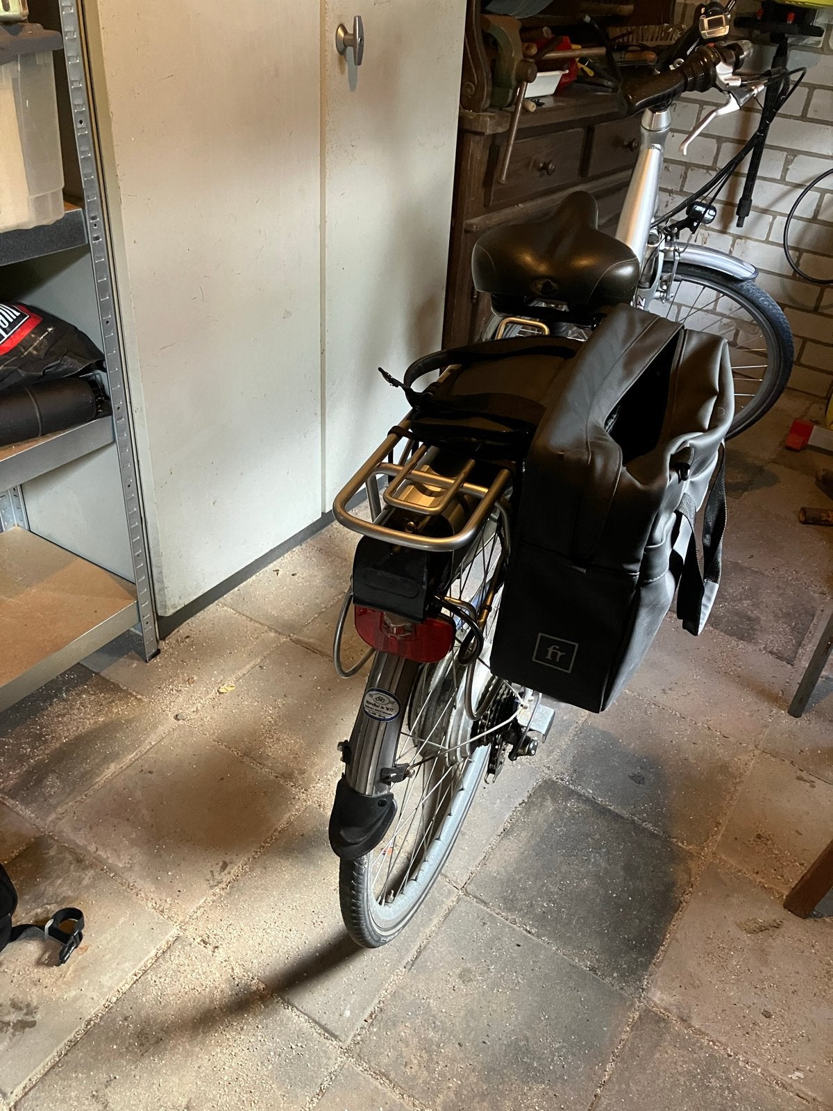 Fietstas, waterdicht met laptopvak, Fietsen en Brommers, Fietsaccessoires | Fietstassen, Ophalen of Verzenden, Zo goed als nieuw