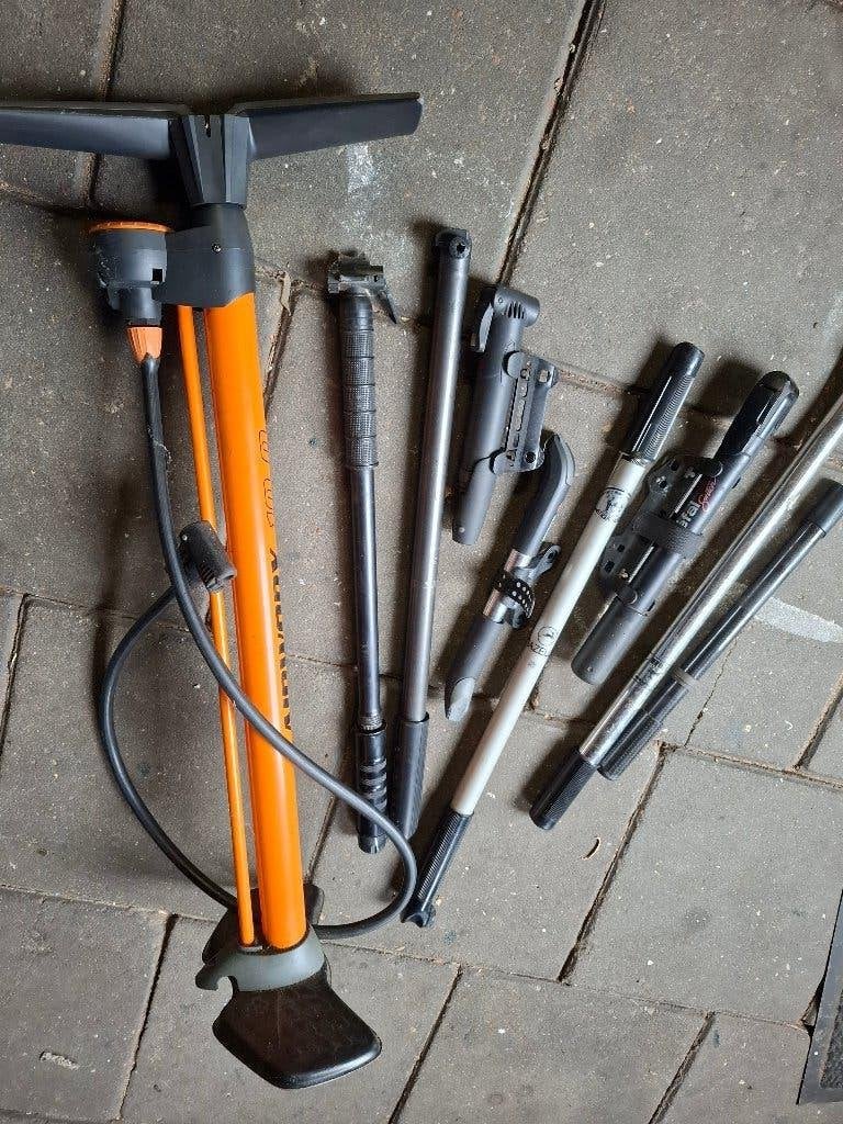 8 fietspompen, w.o. 1 SKS hogedruk, Ophalen of Verzenden, Drukmeter, Gebruikt