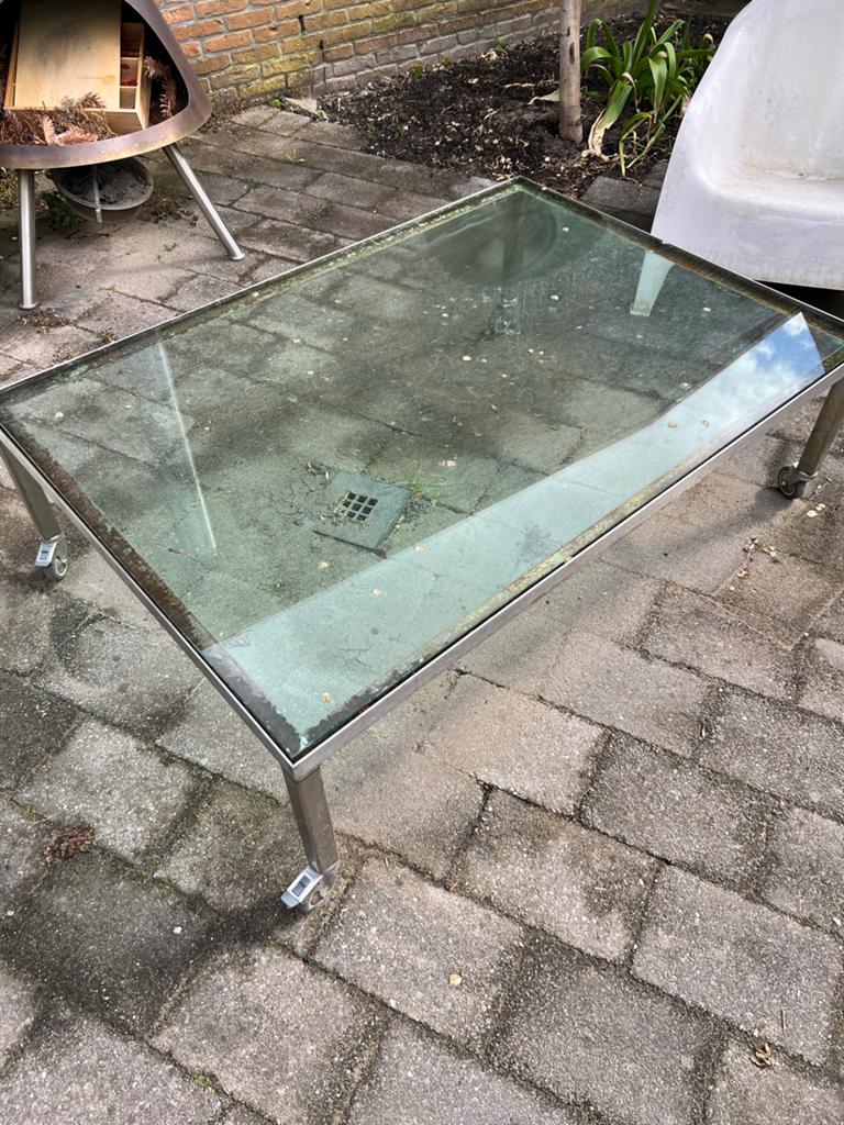 Gratis: Glazen salontafel met metalen frame en wieltjes, Huis en Inrichting, Tafels | Salontafels, Gebruikt, 50 tot 100 cm, 100 tot 150 cm
