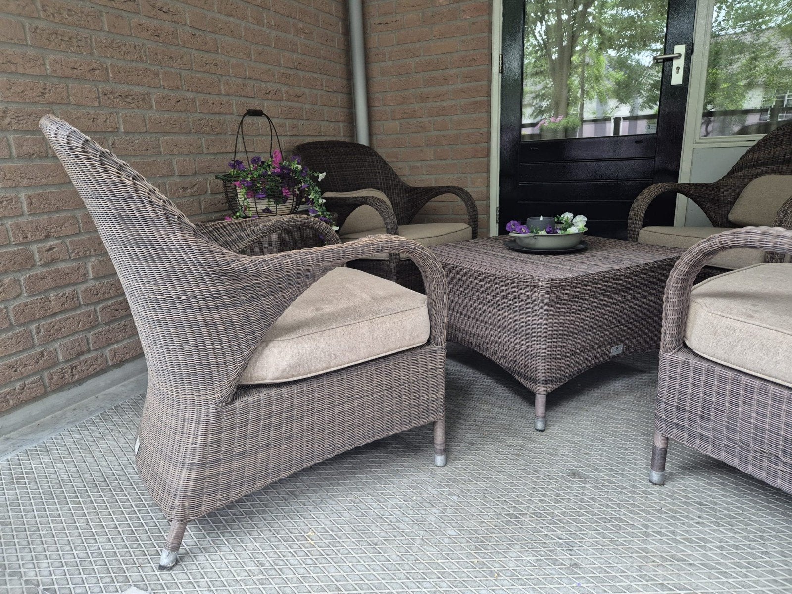 Mooie,stevige set, Ophalen, 4 zitplaatsen, Kunststof, Gebruikt