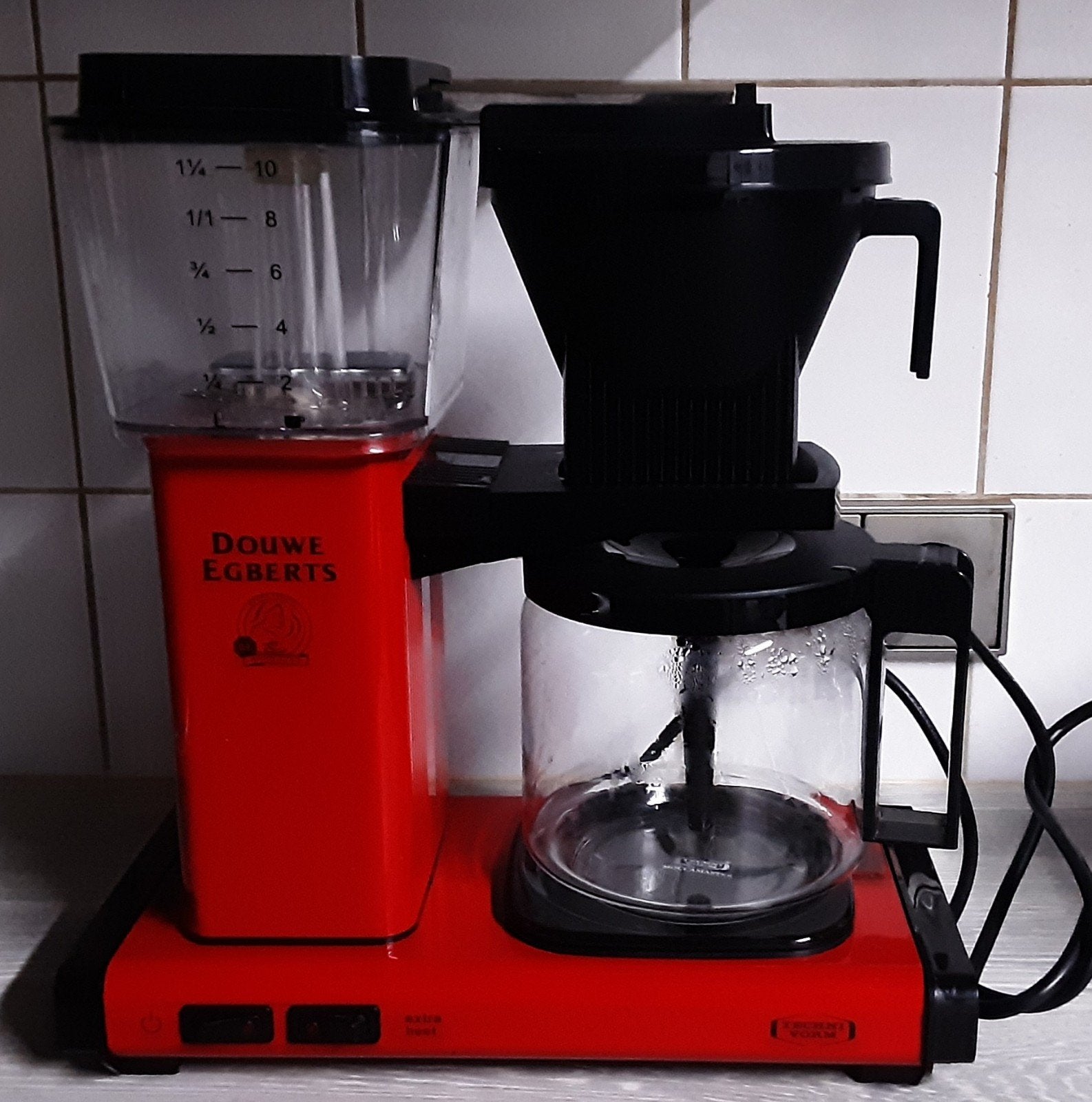 DOUWE EGBERTS koffiezetapparaat rood type 741.62B model KBG, Ophalen