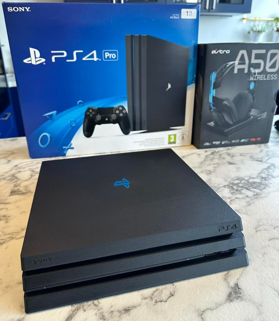 PS4 Pro 1TB Complete Setup + Astro A50, Ophalen, Online, Virtual Reality, Zo goed als nieuw