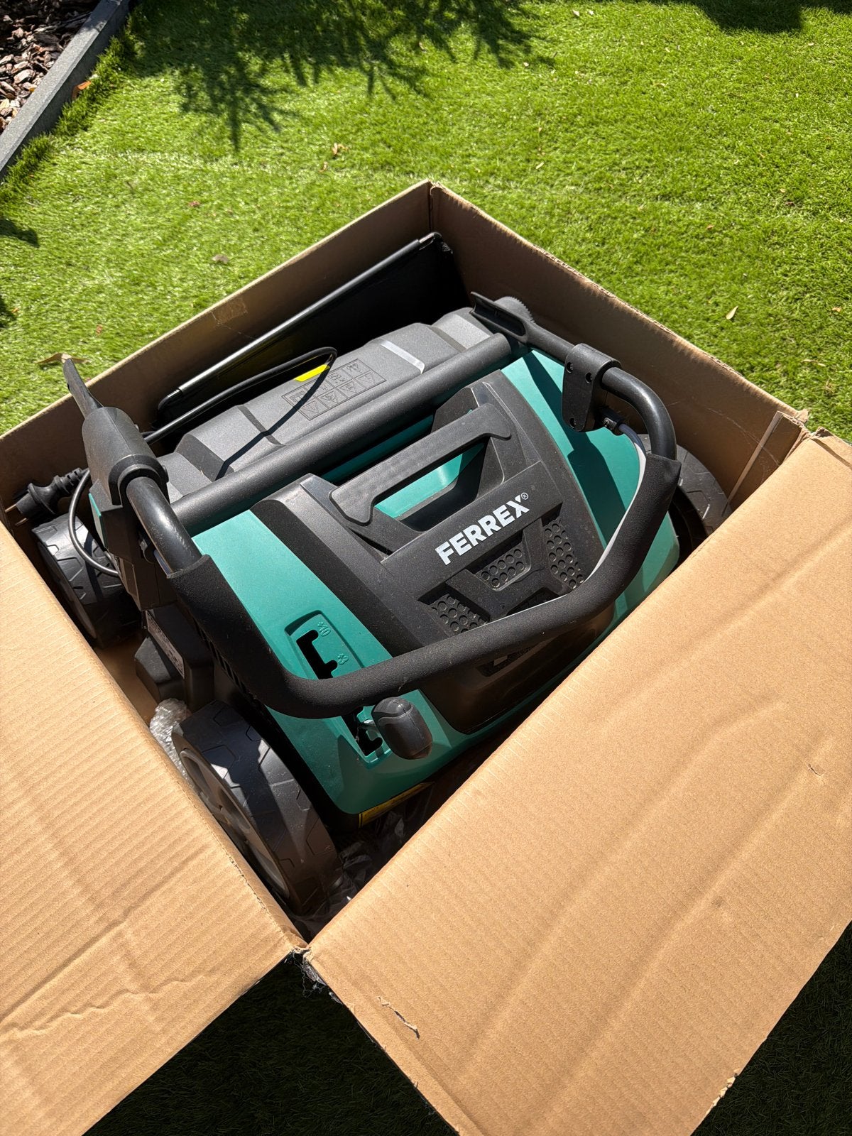 Nieuwe Verticuteermachine 1500W - Ongebruikt, Ophalen, Nieuw, Elektrische grasmaaier