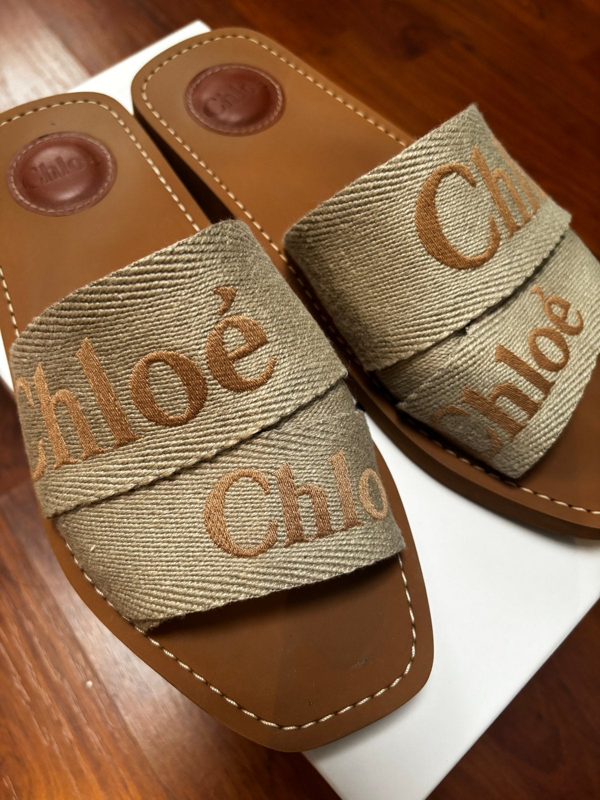 Chloé Woody Slippers - Beige/Bruin, Kleding | Dames, Schoenen, Ophalen of Verzenden, Zo goed als nieuw, Beige, Slippers