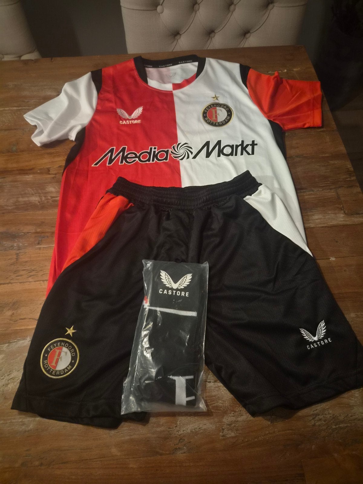 Feyenoord thuistenue 2023/2024 - Maat M - Nieuw, Ophalen, Nieuw, Voetbal, Meerkleurig