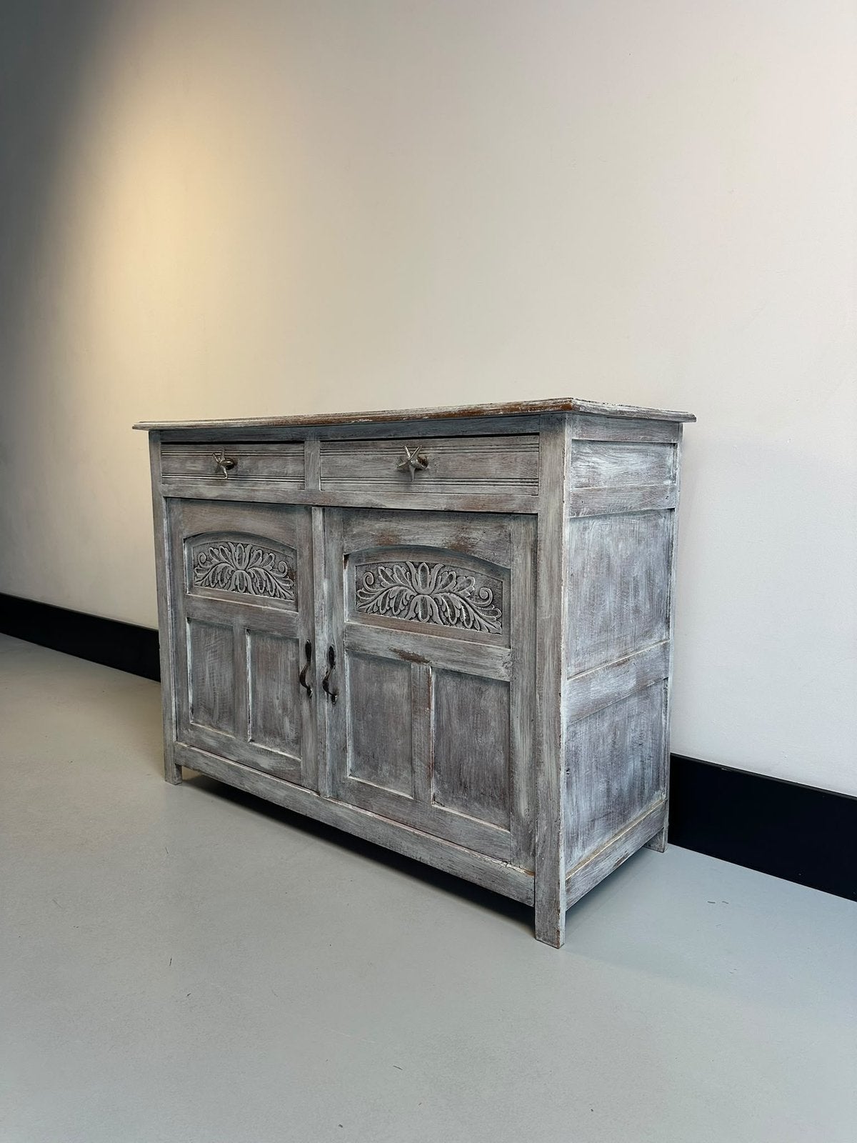 Uniek houten dressoir - bezorgen mogelijk, Huis en Inrichting, Ophalen, Zo goed als nieuw, 25 tot 50 cm