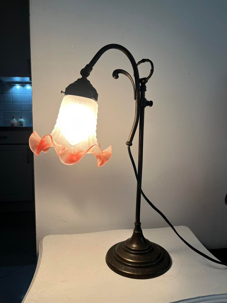 Mooie franse art nouveau tafellamp met prachtige tulpenkap, Ophalen of Verzenden