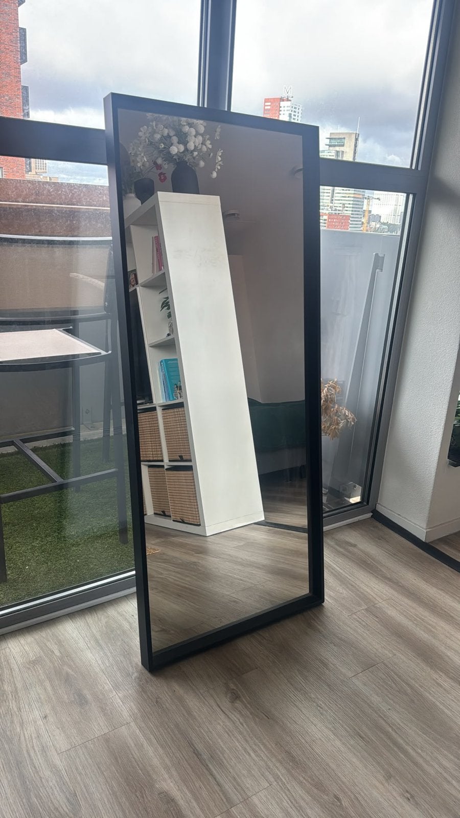 Grote staande spiegel met zwarte lijst (ikea), Ophalen, Zo goed als nieuw, 150 tot 200 cm, Rechthoekig