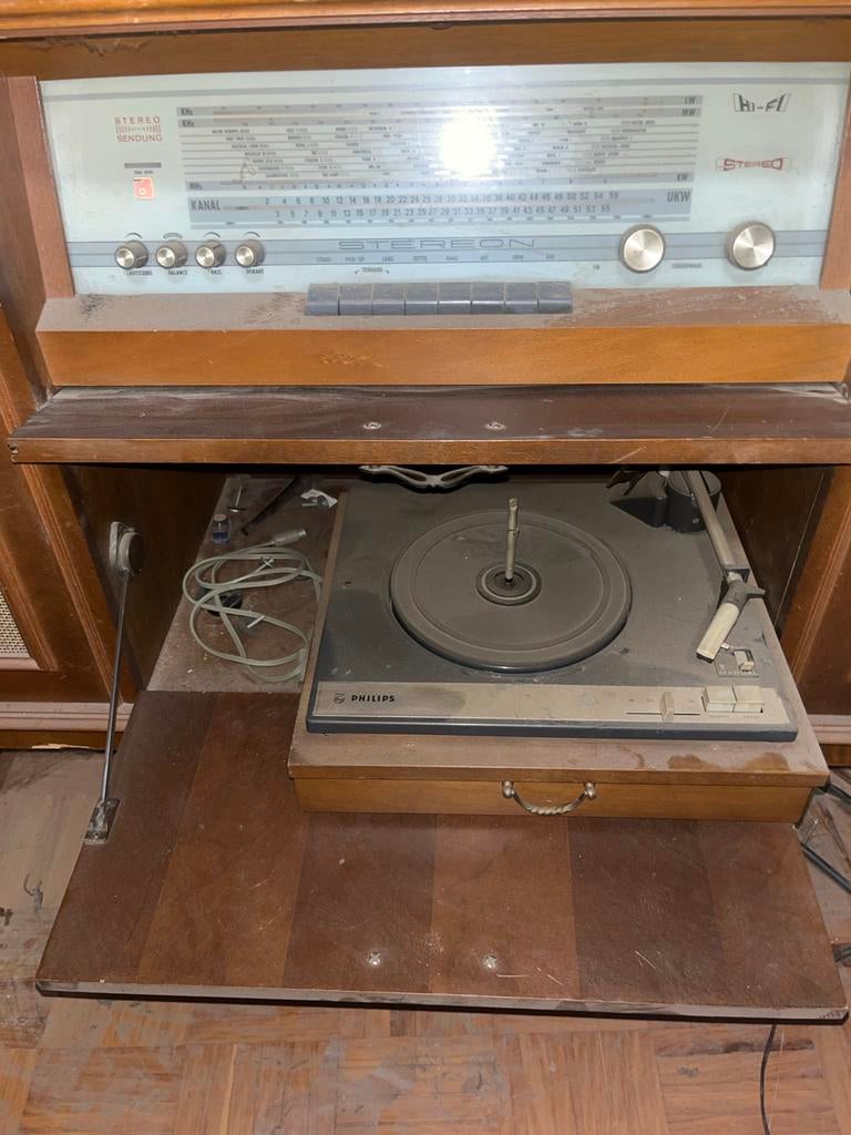 Vintage Philips Platenspeler met Radio Meubel, Audio, Tv en Foto, Platenspelers, Ophalen, Niet werkend, Platenspeler, Philips