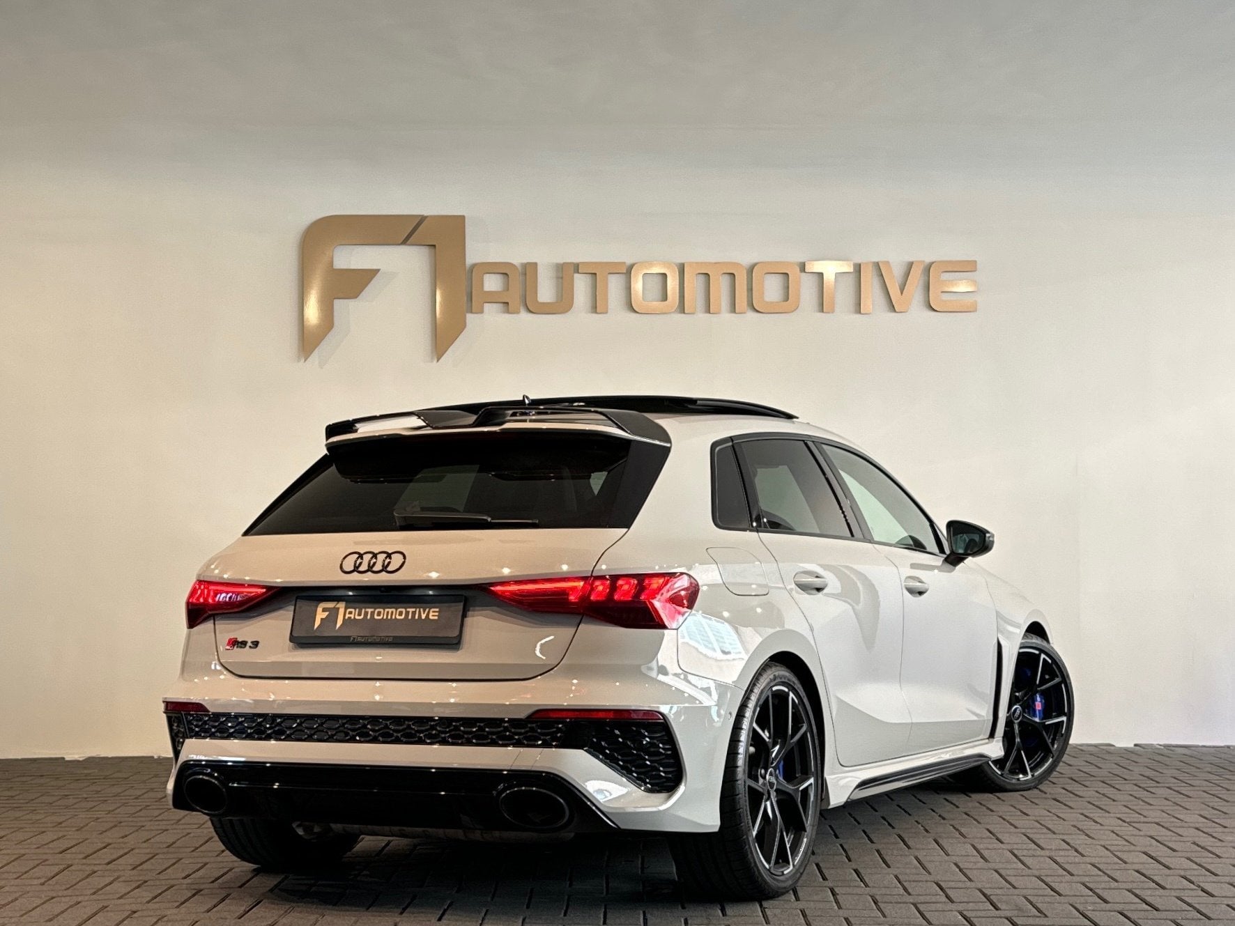 Audi RS3 Sportback 2.5 TFSI quattro Pano|Ceramic|HuD|B&O|VOL, Auto's, Audi, Automaat, Gebruikt, RS3, Vierwielaandrijving