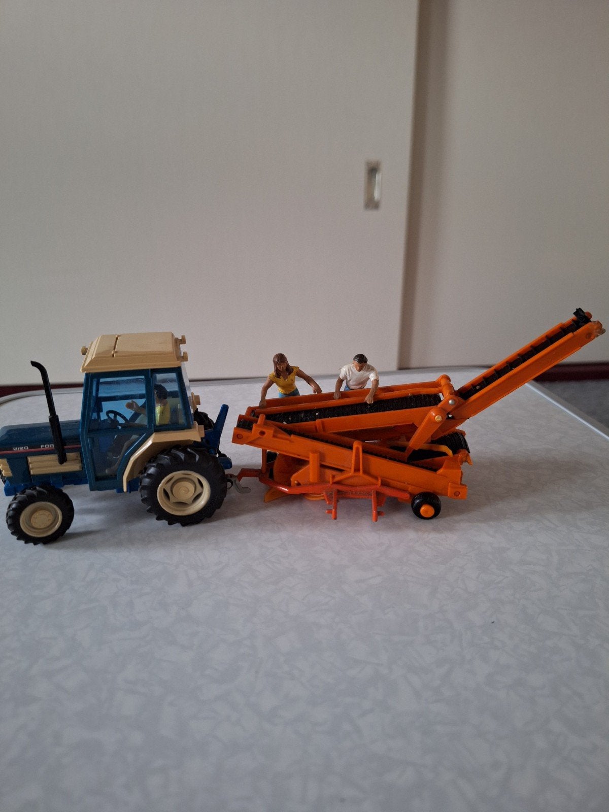 Speelgoed tractor met aanhanger en figuren, Overige merken, Gebruikt, Ophalen of Verzenden, Groter dan 1:32