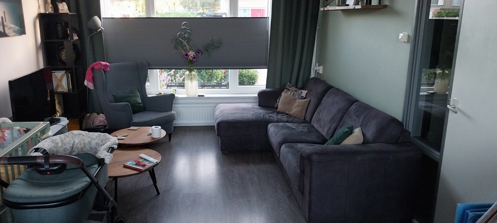 Comfortabele antraciet hoekbank met chaise longue, Huis en Inrichting, 250 tot 300 cm, Gebruikt, Modern en comfortabel, Hoekbank