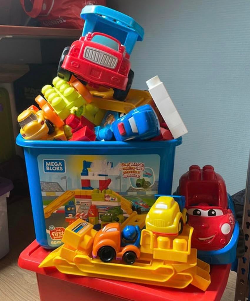 Megabloks bouwstenen zoals afgebeeld op de doos met autos, Ophalen, Zo goed als nieuw