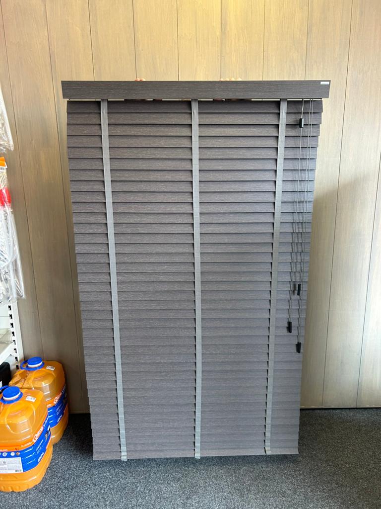 Houten jaloezie taupe houtnerf, Ophalen, Nieuw