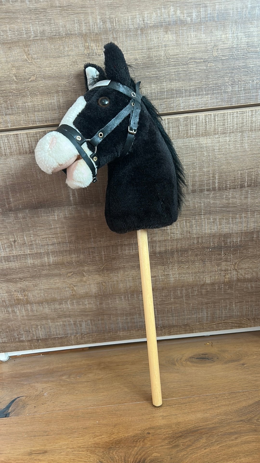 Zwarte hobby horse met dressuur hoofdstel, Ophalen, Zo goed als nieuw
