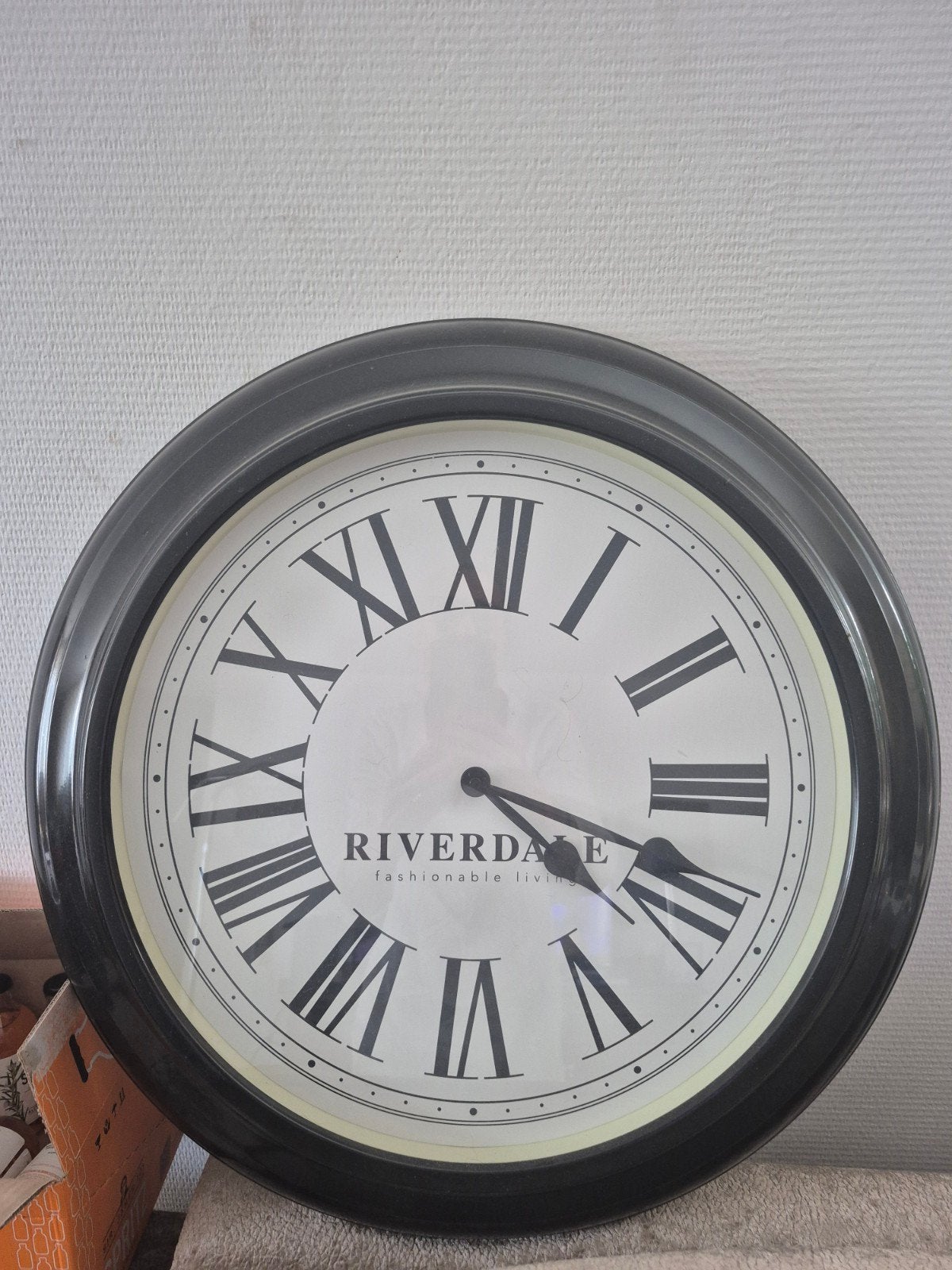 Riverdale klok, Ophalen of Verzenden, Zo goed als nieuw, Wandklok