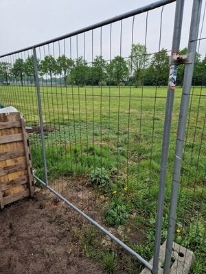 Bouwhekken 25 stuks compleet met voet, klem en schoren, Ophalen, Gebruikt