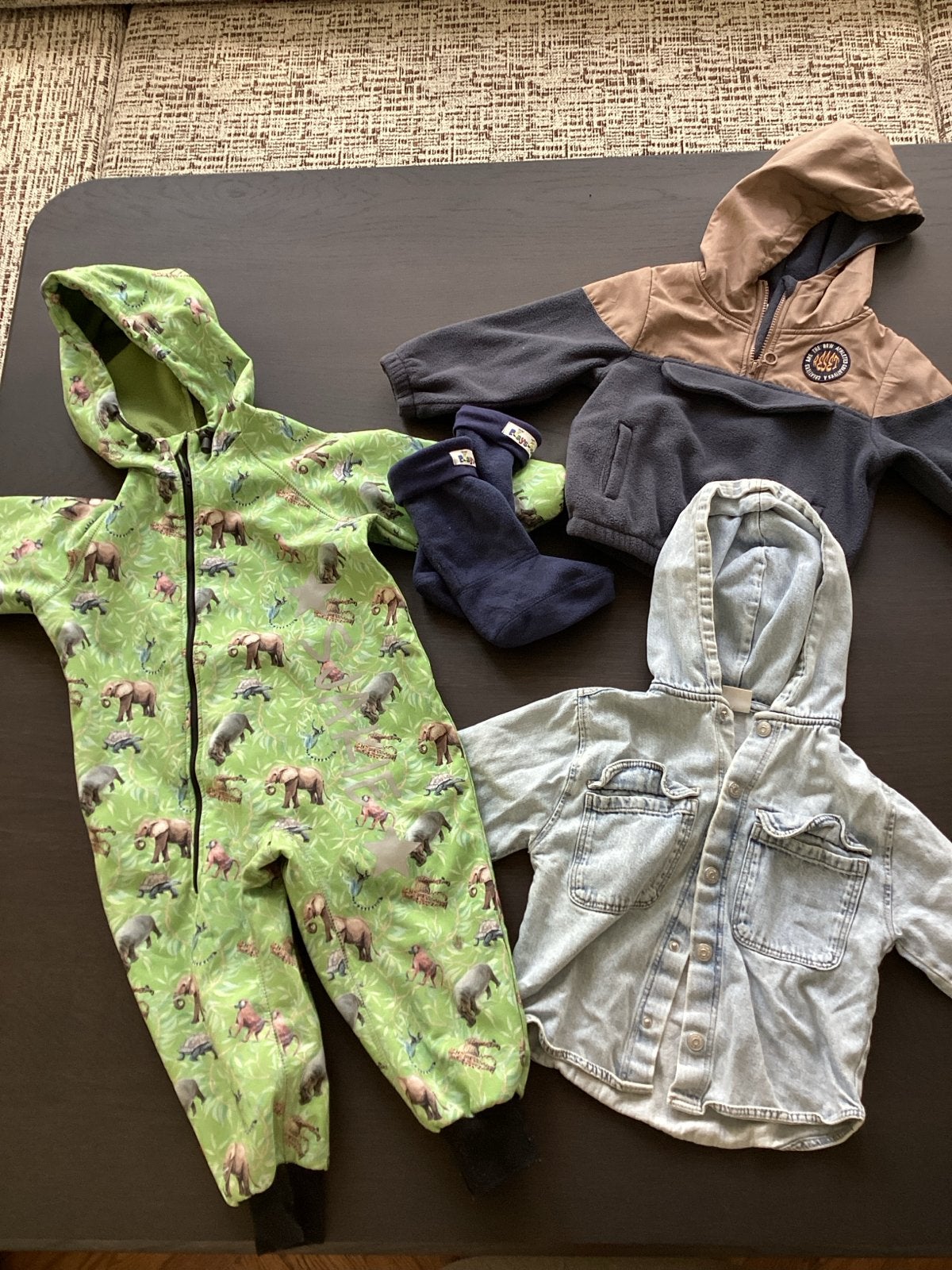 Leuke set babykleding: rompertje, jasjes en slofjes, Ophalen, Gebruikt, Jongen of Meisje
