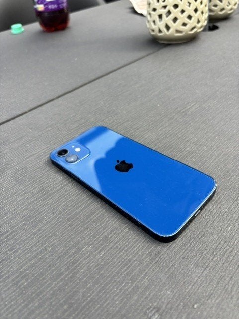 Iphone 12, 128 gb, batterijconditie 77 %, incl hoesjes, Telecommunicatie, Mobiele telefoons | Apple iPhone, Blauw, 77 %, Ophalen of Verzenden