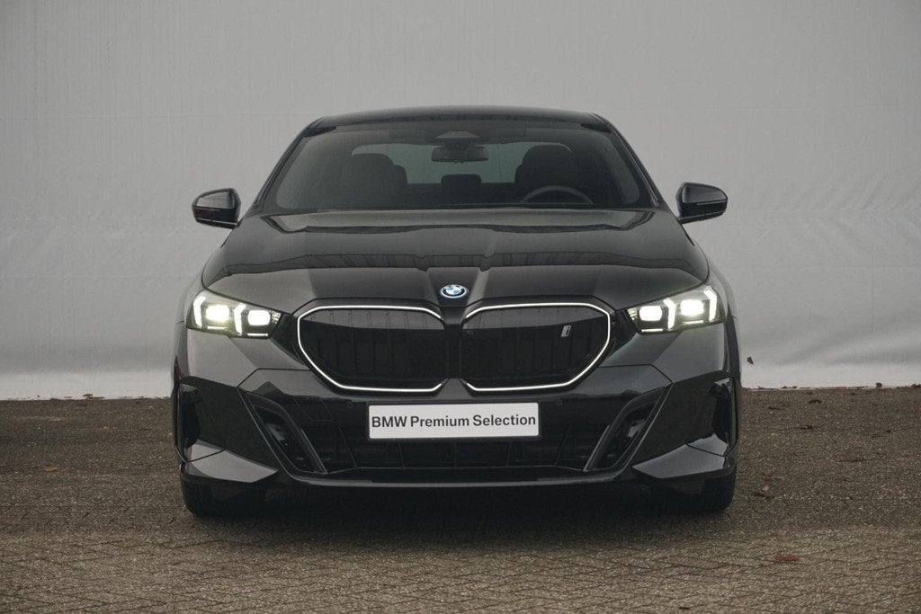 BMW i5 Sedan eDrive40 M Sportpakket Pro 20'' / Panoramadak /, 2095 kg, Met garantie (alle), Sedan, 1500 kg