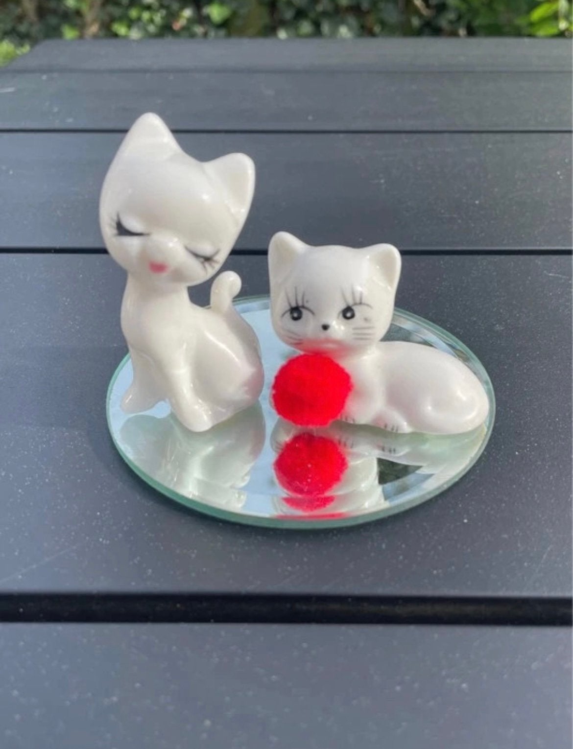 2 leuke witte porseleinen poesjes., Ophalen of Verzenden, Gebruikt, Overige typen
