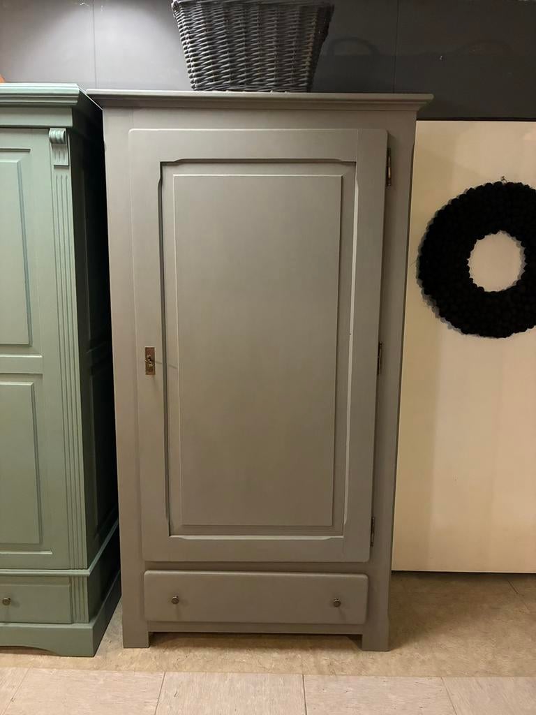 Brocante ééndeurskast Taupe, Kinderen en Baby's, Kinderkamer | Commodes en Kasten, Zo goed als nieuw, 105 cm of meer, 100 cm of meer