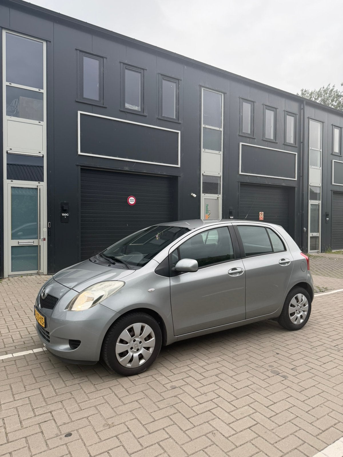 Toyota Yaris 1.3 16V Vvt-i 5Deurs 2007 Grijs Airco Apk