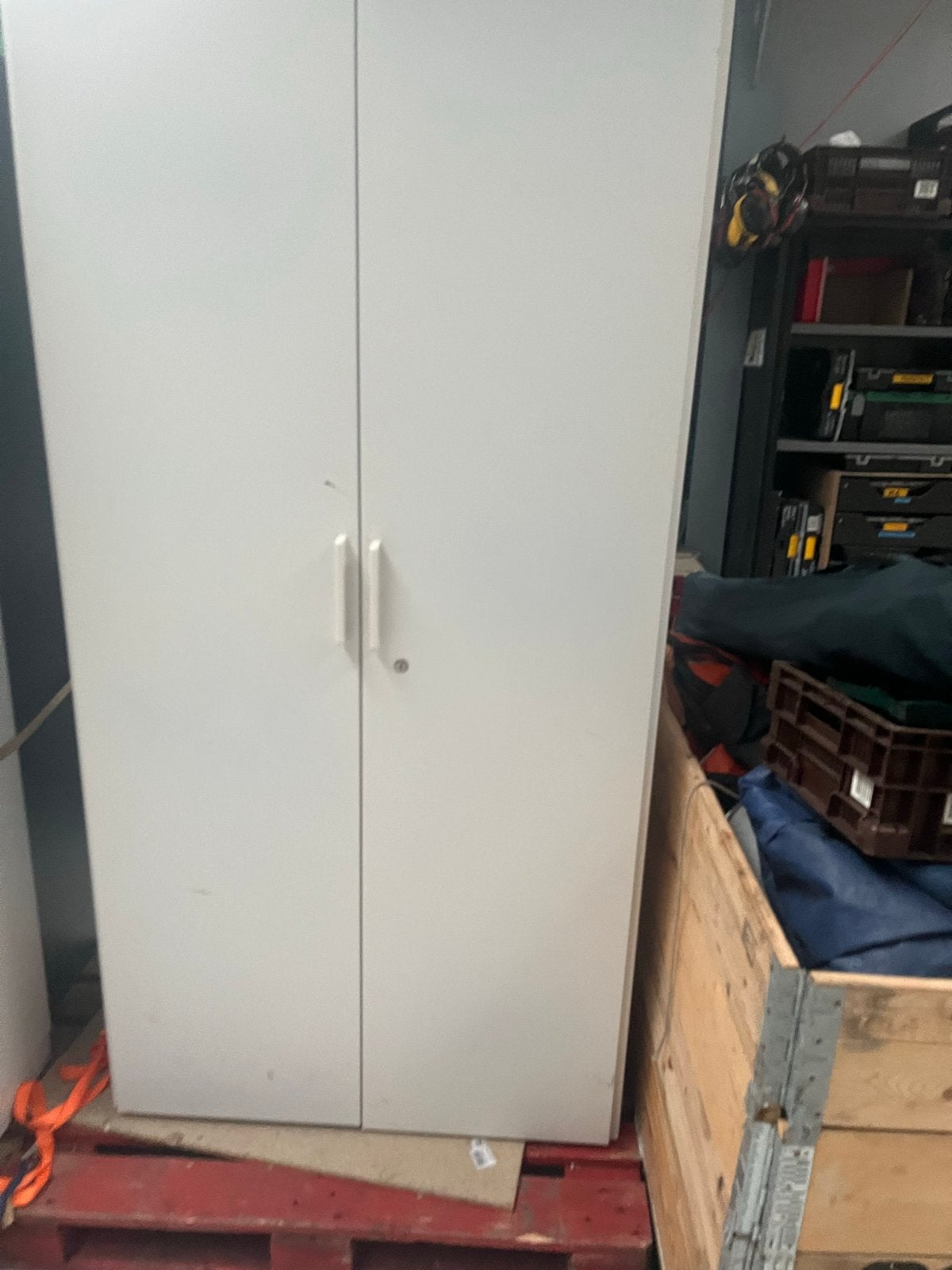 Witte stalen kast., Ophalen, Gebruikt