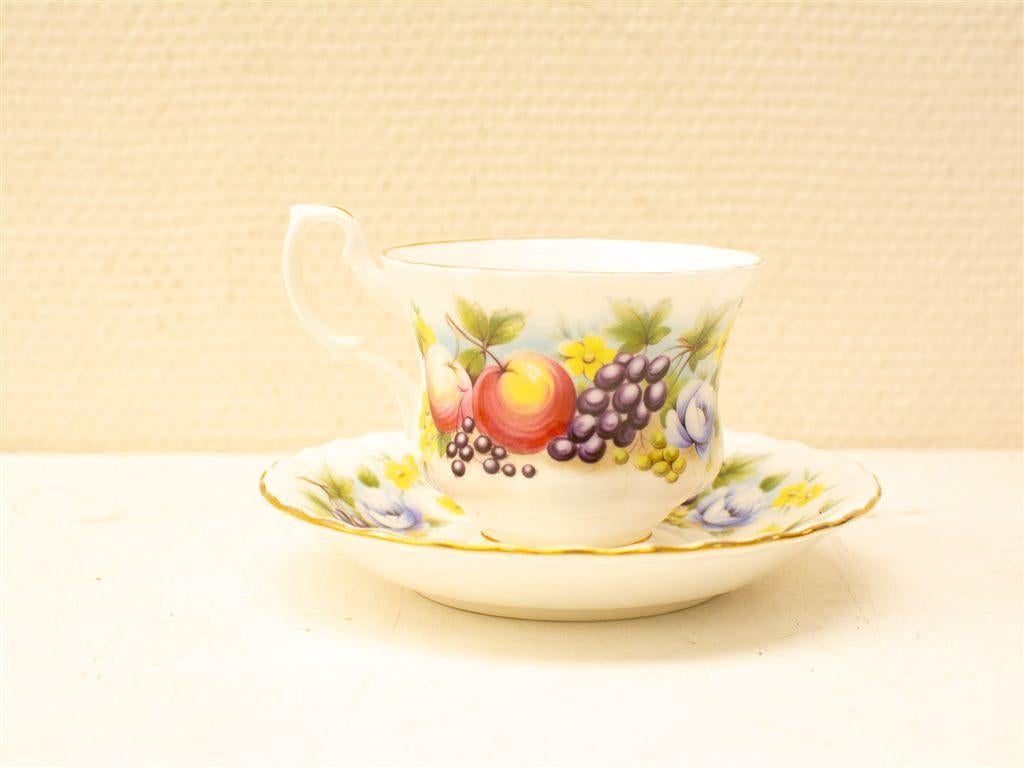 Richmond Bone china porseleinen kop en schotel 33673, Gebruikt, Ophalen of Verzenden, Bord(en), Wedgwood