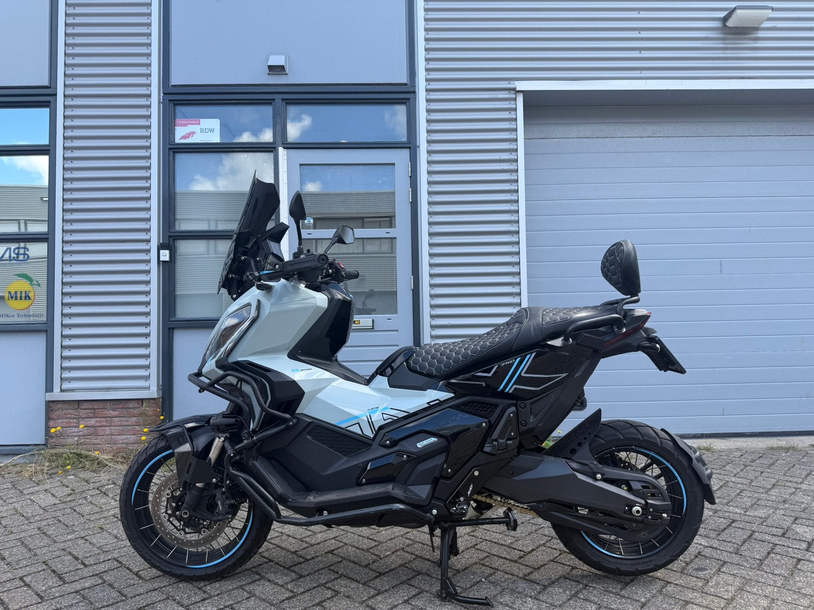Honda X Adv 750 Pico Blue Akrapovic carbon Full option 2024, Motoren, Motoren | Honda, 750 cc, Occasion, Motorrijbewijs A, Bedrijf