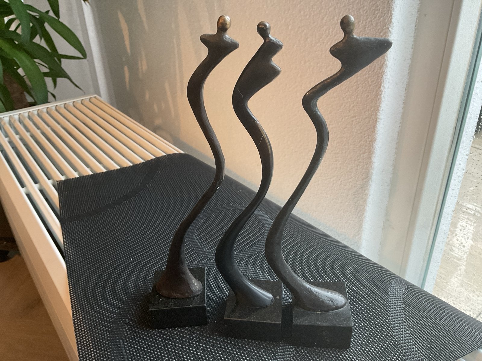 Corrie Ammerlaan Sanquin Bloedbank 3 x abstacte sculpturen, Groep mensen, Ophalen of Verzenden, Beeld, Bruin