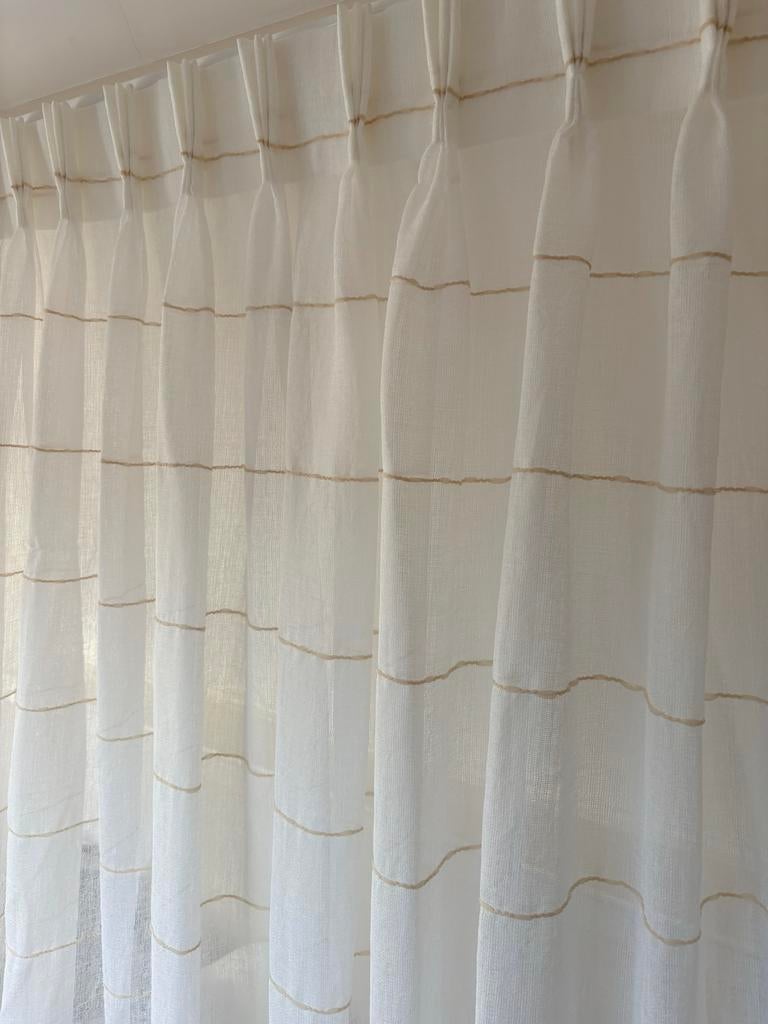 8283. Gordijn inbetween- 240 x 260 hg A House of Happi, Ophalen of Verzenden, Nieuw, Beige, 200 cm of meer