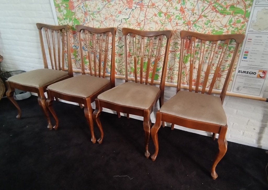 4 nette Queen Ann stoelen, voor de liefhebbers, koopje!, Ophalen