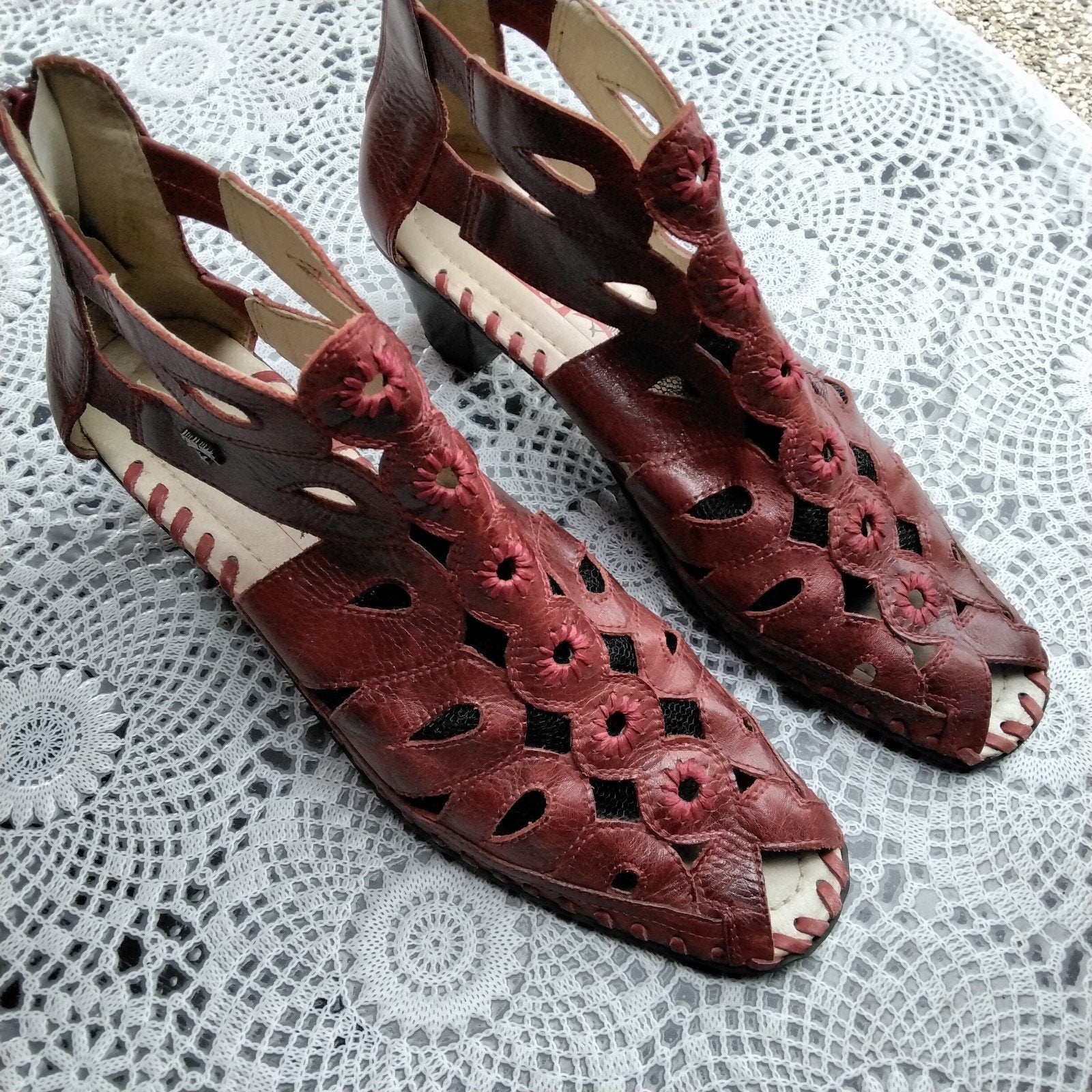 SCHOENEN ROOD LEER, Ophalen of Verzenden, Zo goed als nieuw, Rood, Sneakers of Gympen