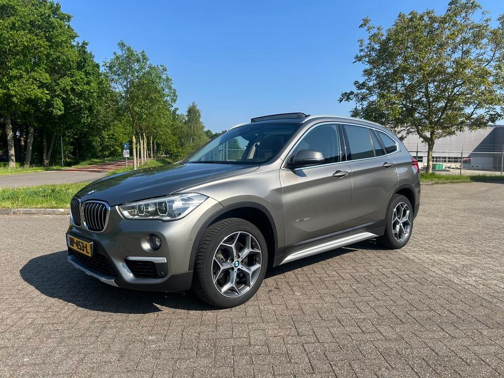 BMW X1 2.0 Sdrive High Executive Panorama 2017, Auto's, 1800 kg, Bruin, Particulier, SUV of Terreinwagen