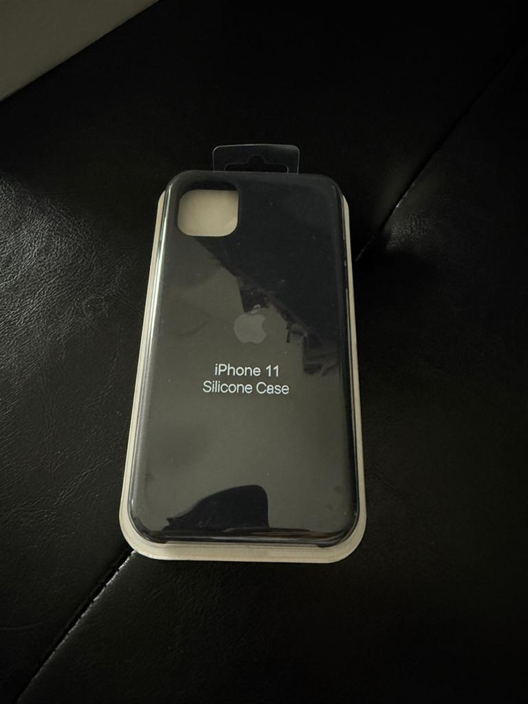 iPhone 11 Siliconen Case - Nieuw in Doos, IPhone 11, Zwart, Nieuw, Hoesje of Tasje