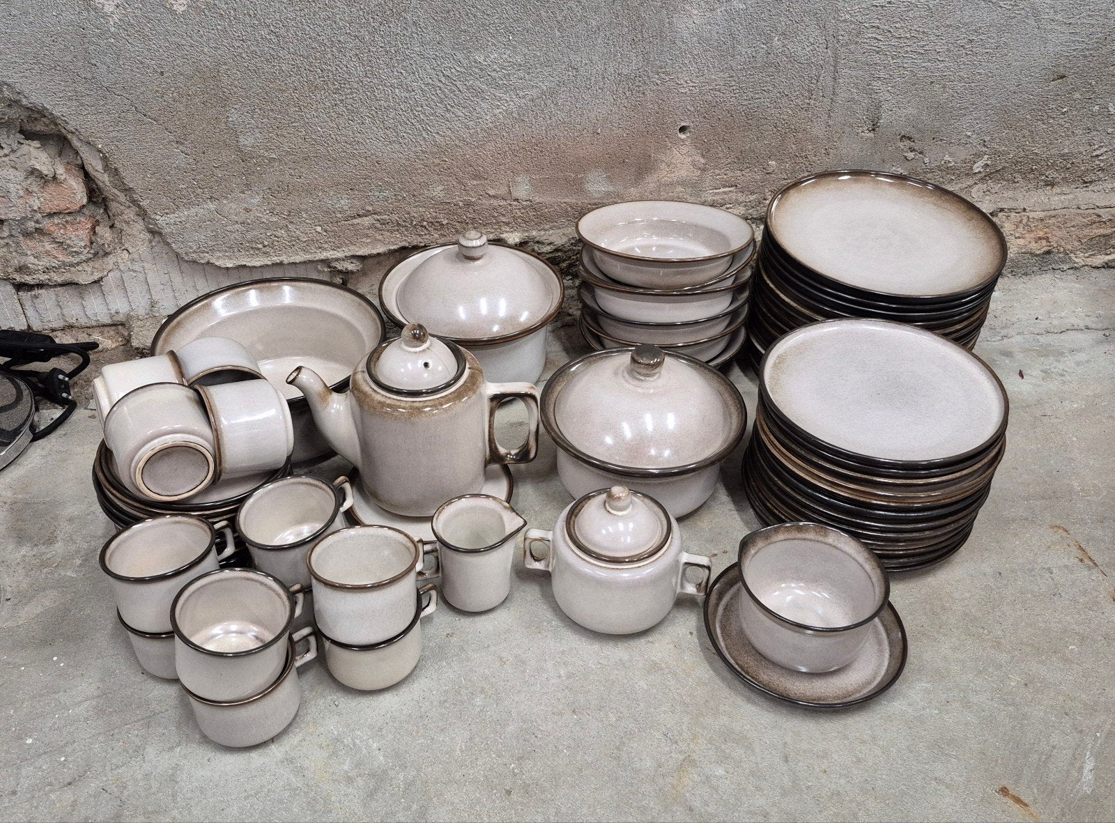 63 delig Vintage Servies  Amsterdam Grès Potterie Huizen, Huis en Inrichting, Keuken | Servies, Ophalen, Zo goed als nieuw, Porselein