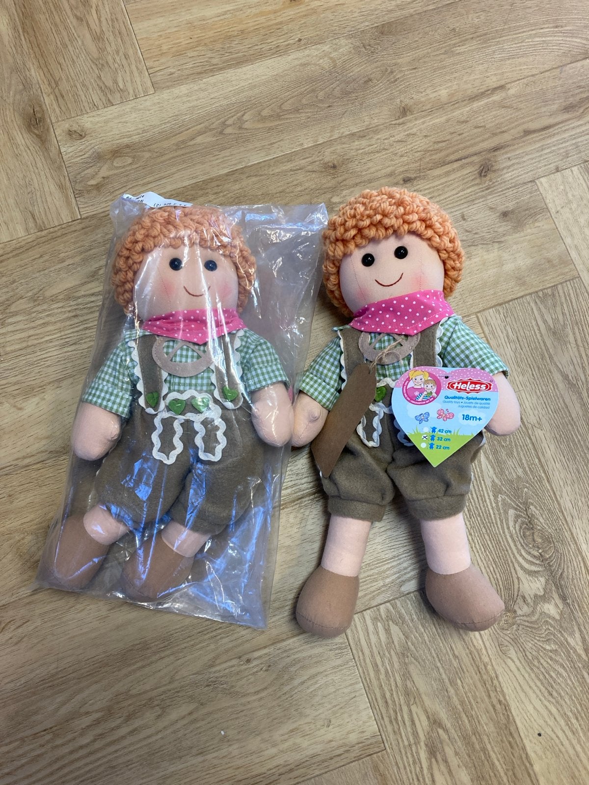 Nieuwe Heless poppen (2 stuks) - Jongenspop in klederdracht, Ophalen of Verzenden, Nieuw, Overige typen