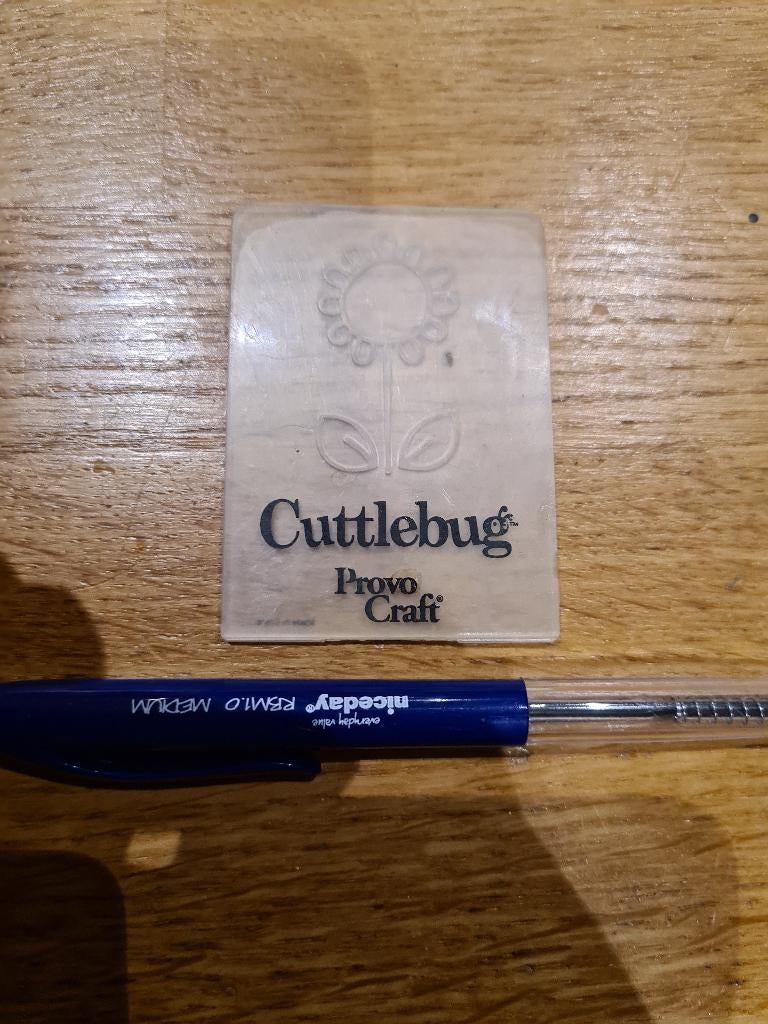 Cuttlebug Provo Craft bloem, Hobby en Vrije tijd, Scrapbooking, Nieuw, Frame of Mal, Ophalen