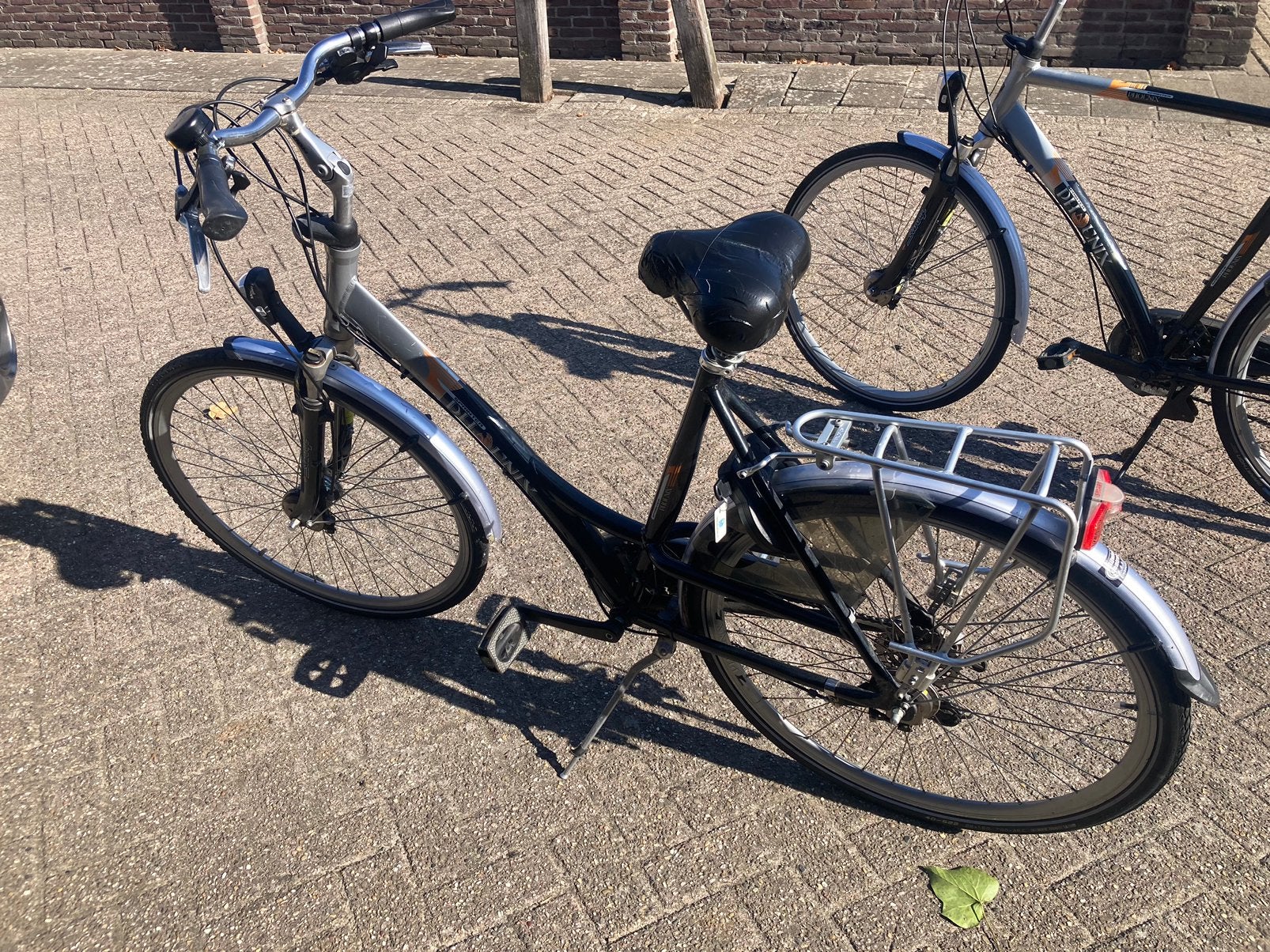 2 hele nette fietsen, heren- en dames model, merk Phoenix, Ophalen, Gebruikt, Vering, Velgrem