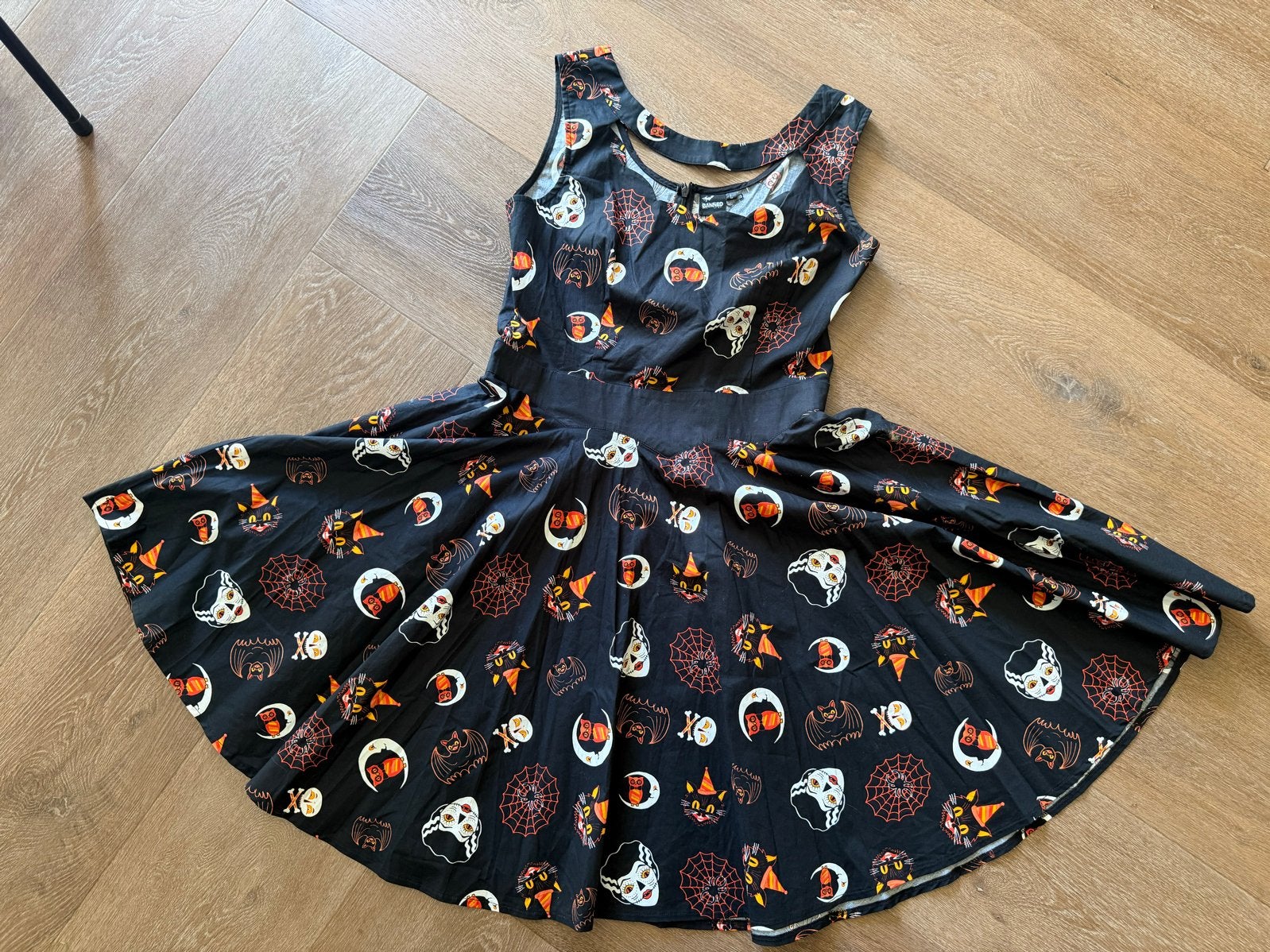 Banned Salem' Halloween Jurk maat L (Nieuw!) + petticoat, Verzenden, Nieuw, Onder de knie