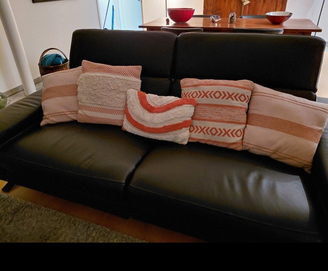 kussens in perfecte staat
40 cm op 40
gekocht in Spanje eind, Ophalen, Nieuw