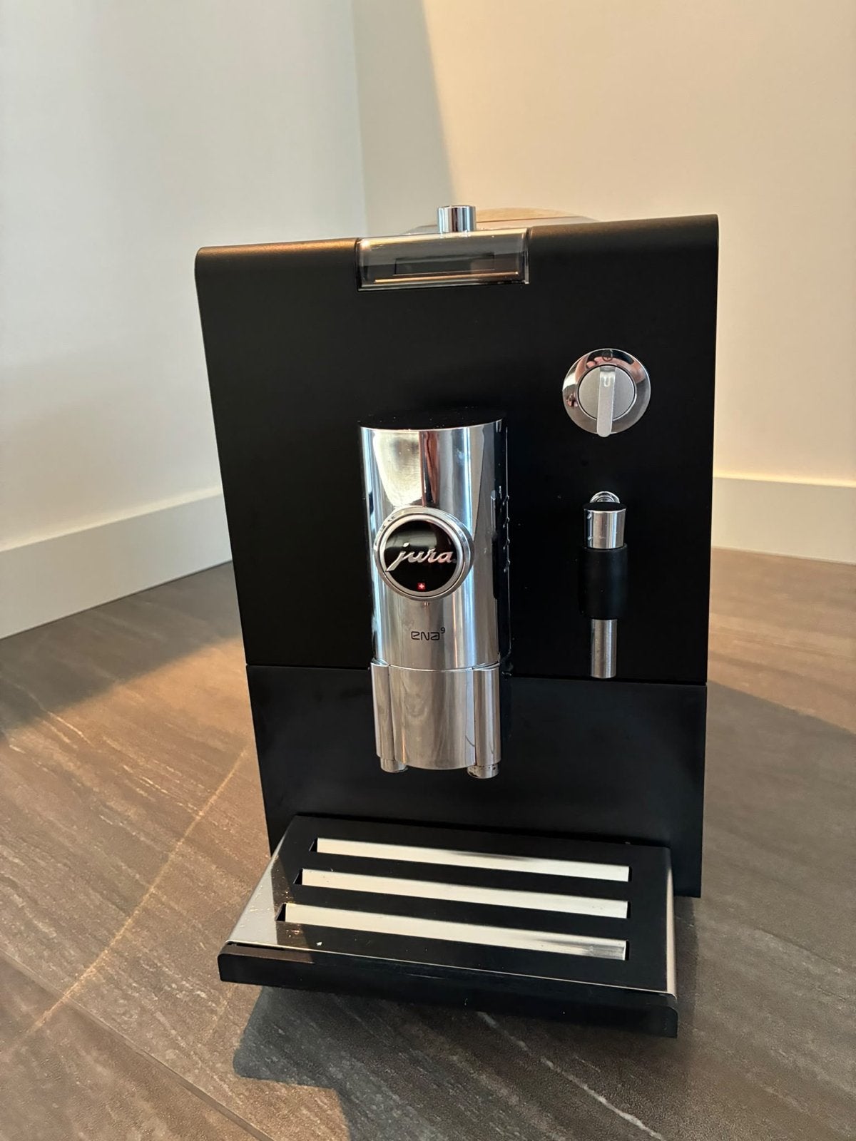 Jura ENA 9 Aroma+ Koffiemachine, Gebruikt, Koffiemachine, 4 tot 10 kopjes, Afneembaar waterreservoir